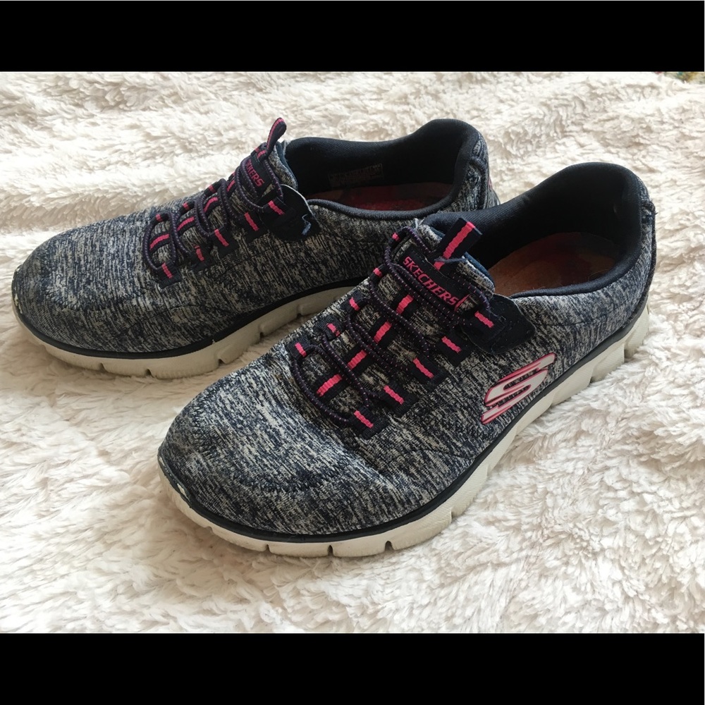 SKETCHERS slip-on sneaker size 6